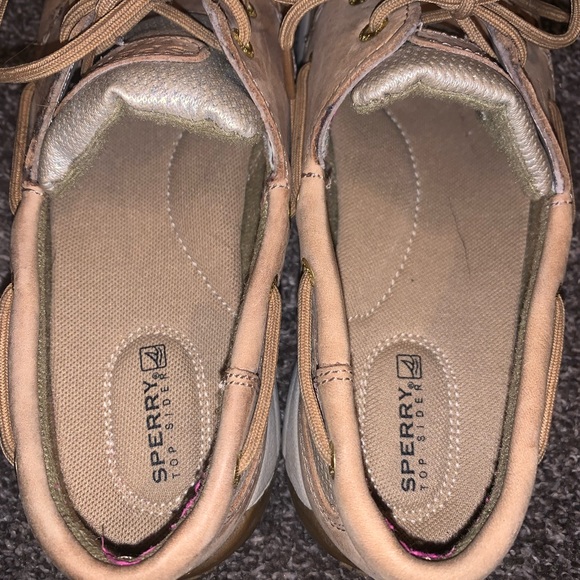 Woman’s Sperry boat shoes - Picture 4 of 10